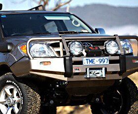 Προφυλακτήρας με θέση εργάτη της ARB για Toyota Hilux απο το 05 και μετά χωρίς φτερά