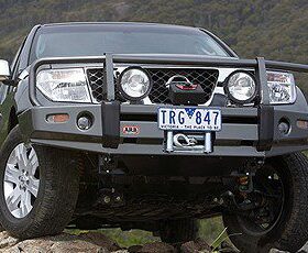Προφυλακτήρας με θέση εργάτη της ARB για Nissan Pathfinder & Navara D40