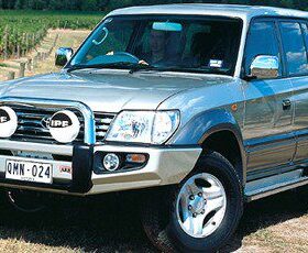 Προφυλακτήρας Sahara με θέση εργάτη της ARB για Toyota Landcruiser 100 από το 10/02 και μετά  .